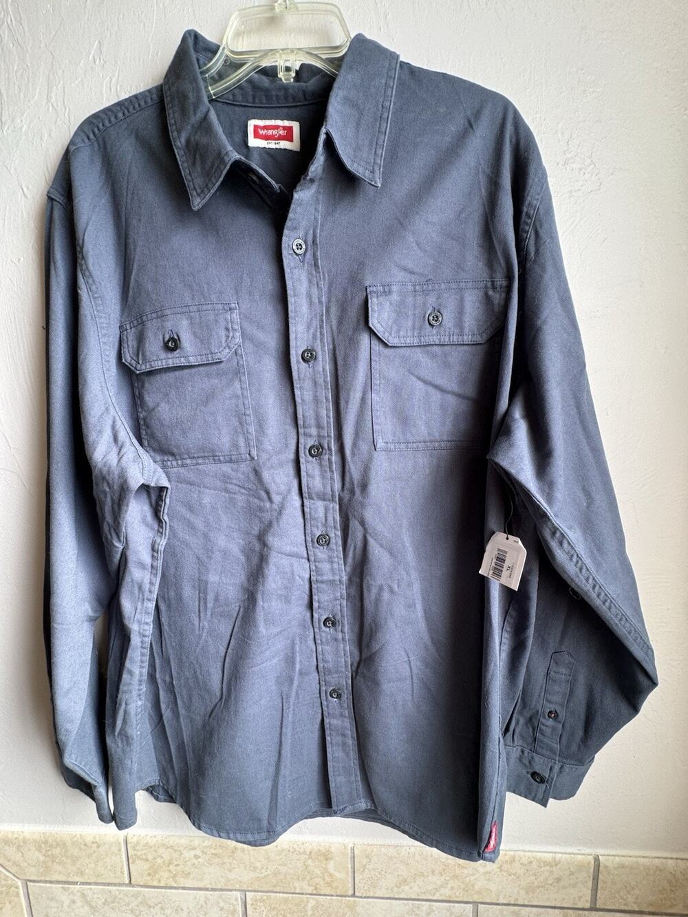 NWT Wrangler Mens Long Sleeve Button Up Regular Fit Twill Work Shirt Ombré Blue